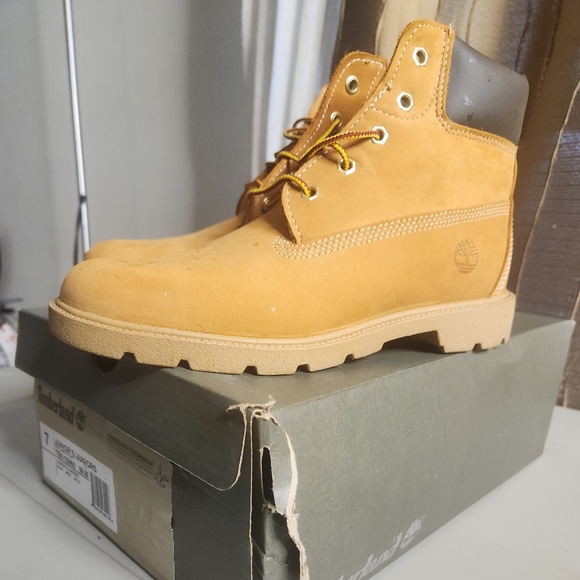 Timberland Boots - Picture 2 of 11